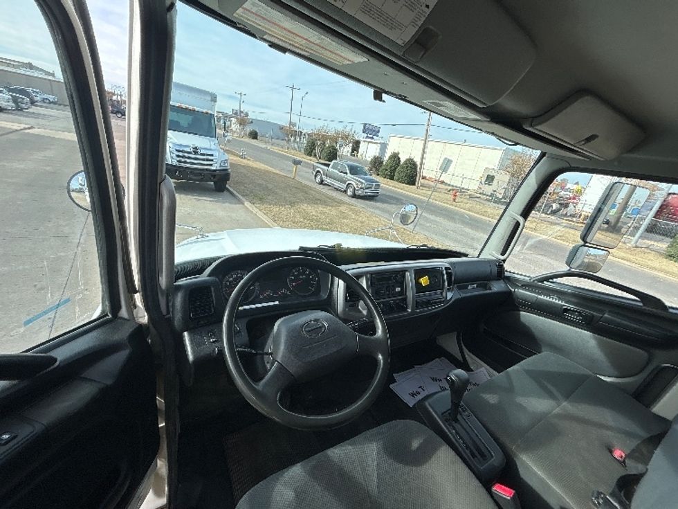 Medium Duty Box Truck-Light and Medium Duty Trucks-Hino-2020-268-Oklahoma City-OK-296,266\n\t\tmiles-$ 31,000 - Image 17