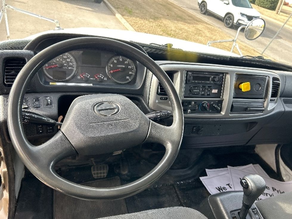 Medium Duty Box Truck-Light and Medium Duty Trucks-Hino-2020-268-Oklahoma City-OK-296,266\n\t\tmiles-$ 31,000 - Image 18