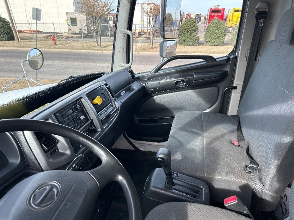 Medium Duty Box Truck-Light and Medium Duty Trucks-Hino-2020-268-Oklahoma City-OK-296,266\n\t\tmiles-$ 31,000 - Image 19