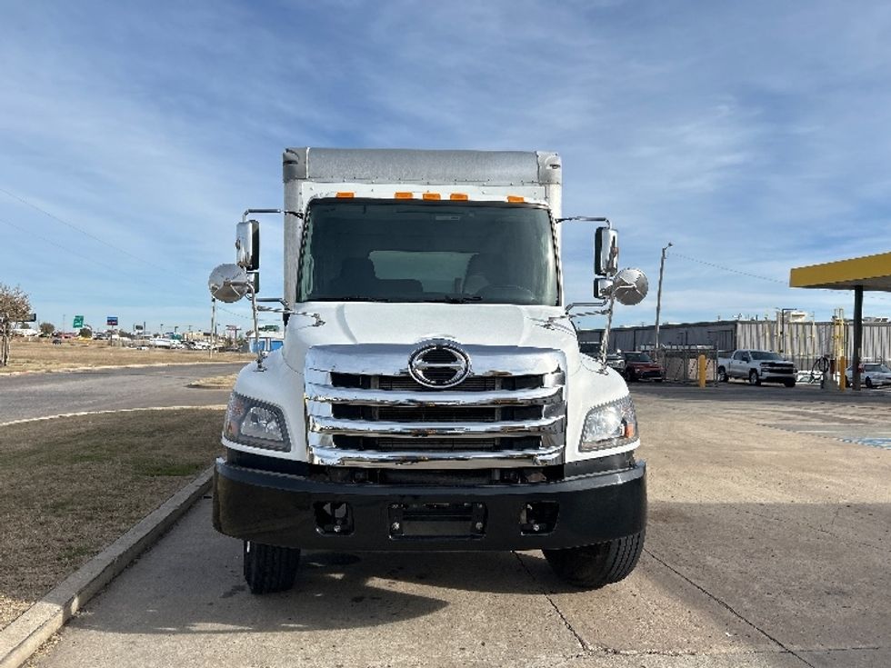 Medium Duty Box Truck-Light and Medium Duty Trucks-Hino-2020-268-Oklahoma City-OK-296,266\n\t\tmiles-$ 31,000 - Image 2