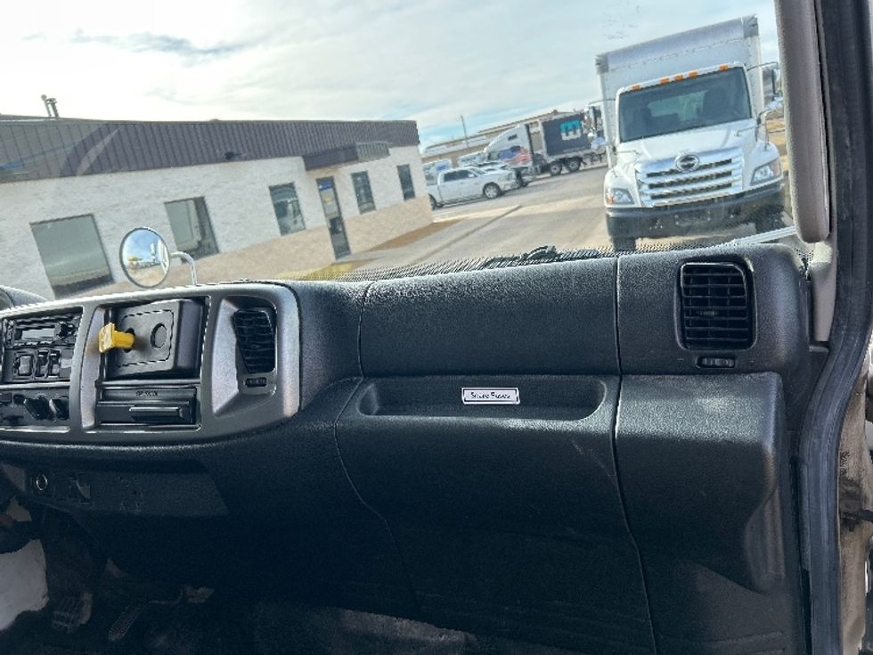 Medium Duty Box Truck-Light and Medium Duty Trucks-Hino-2020-268-Oklahoma City-OK-296,266\n\t\tmiles-$ 31,000 - Image 21