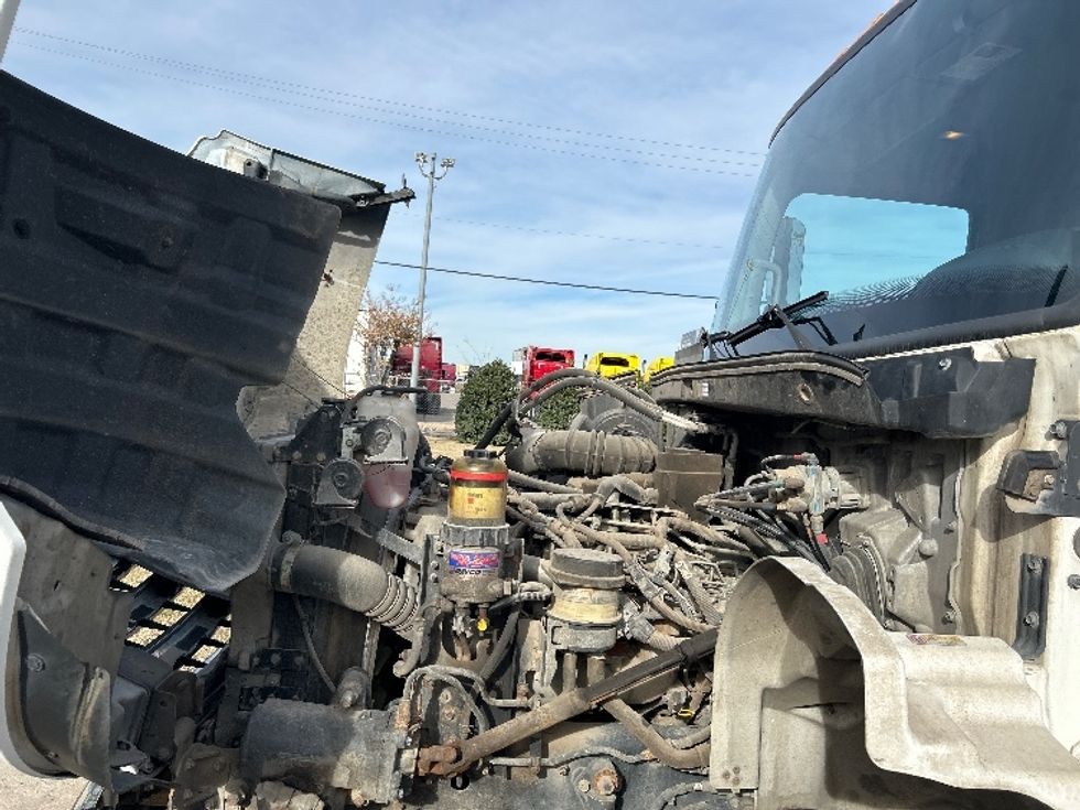 Medium Duty Box Truck-Light and Medium Duty Trucks-Hino-2020-268-Oklahoma City-OK-296,266\n\t\tmiles-$ 31,000 - Image 24