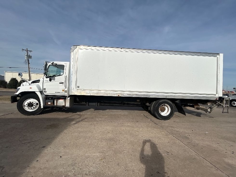 Medium Duty Box Truck-Light and Medium Duty Trucks-Hino-2020-268-Oklahoma City-OK-296,266\n\t\tmiles-$ 31,000 - Image 4