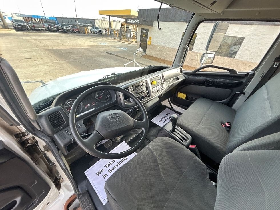 Medium Duty Box Truck-Light and Medium Duty Trucks-Hino-2020-268-Oklahoma City-OK-309,360\n\t\tmiles-$ 28,750 - Image 17