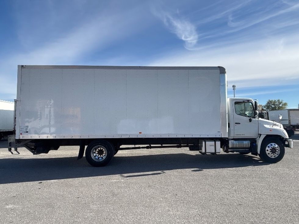 Medium Duty Box Truck-Light and Medium Duty Trucks-Hino-2020-268-Ottawa-ON-217,976\n\t\tkm-$ 78,000 - Image 15