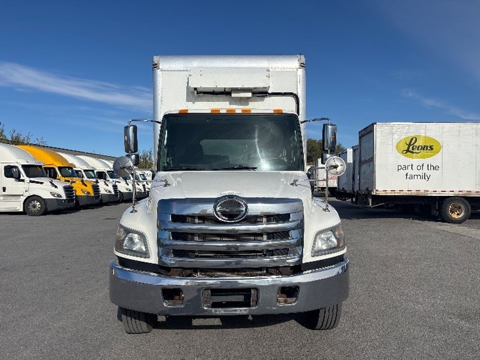 Medium Duty Box Truck-Light and Medium Duty Trucks-Hino-2020-268-Ottawa-ON-217,976\n\t\tkm-$ 78,000 - Image 2
