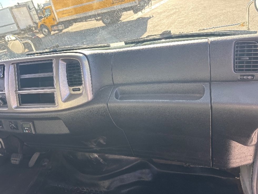 Medium Duty Box Truck-Light and Medium Duty Trucks-Hino-2020-268-Ottawa-ON-217,976\n\t\tkm-$ 78,000 - Image 21