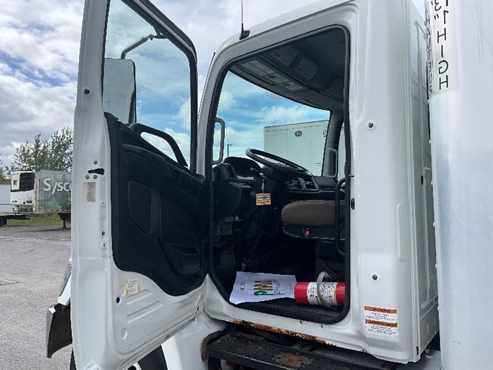 Medium Duty Box Truck-Light and Medium Duty Trucks-Hino-2020-268-Ottawa-ON-239,430\n\t\tkm-$ 74,500 - Image 16