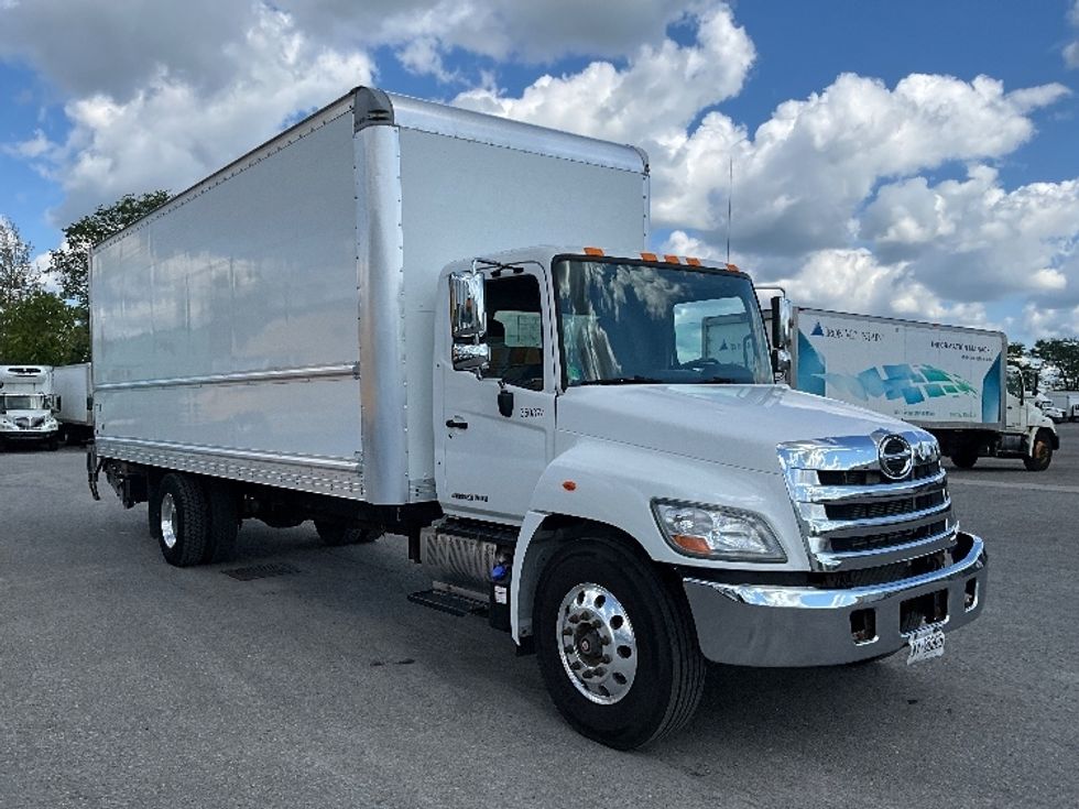 Medium Duty Box Truck-Light and Medium Duty Trucks-Hino-2020-268-Ottawa-ON-264,554\n\t\tkm-$ 71,750 - Image 1
