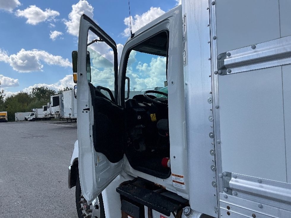 Medium Duty Box Truck-Light and Medium Duty Trucks-Hino-2020-268-Ottawa-ON-264,554\n\t\tkm-$ 71,750 - Image 16