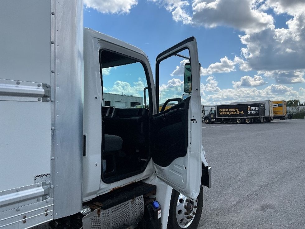 Medium Duty Box Truck-Light and Medium Duty Trucks-Hino-2020-268-Ottawa-ON-264,554\n\t\tkm-$ 71,750 - Image 19