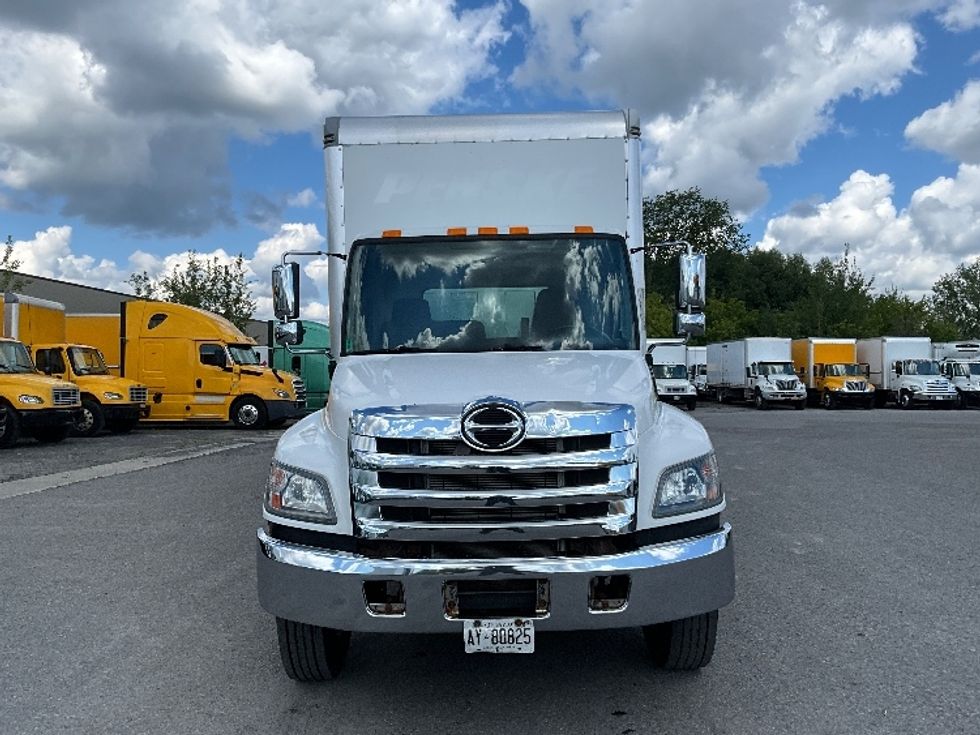 Medium Duty Box Truck-Light and Medium Duty Trucks-Hino-2020-268-Ottawa-ON-264,554\n\t\tkm-$ 71,750 - Image 2
