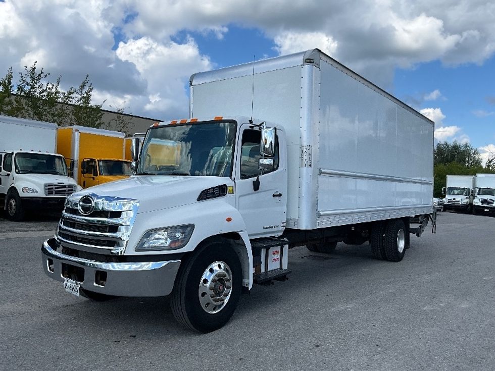 Medium Duty Box Truck-Light and Medium Duty Trucks-Hino-2020-268-Ottawa-ON-264,554\n\t\tkm-$ 71,750 - Image 3