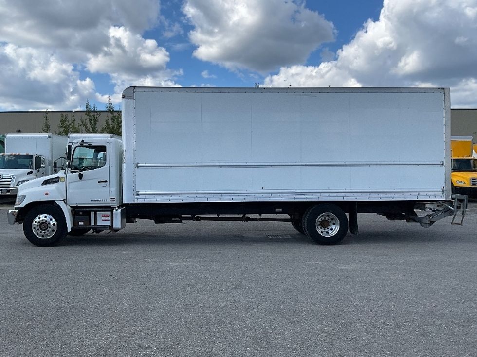 Medium Duty Box Truck-Light and Medium Duty Trucks-Hino-2020-268-Ottawa-ON-264,554\n\t\tkm-$ 71,750 - Image 4