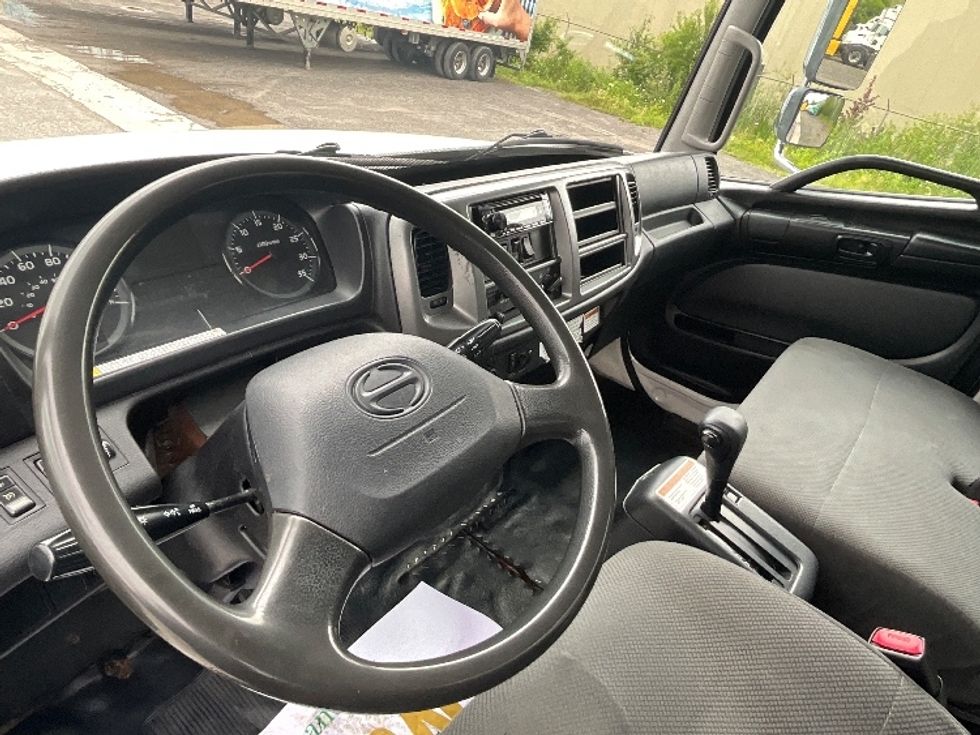 Medium Duty Box Truck-Light and Medium Duty Trucks-Hino-2020-268-Ottawa-ON-296,787\n\t\tkm-$ 67,000 - Image 17