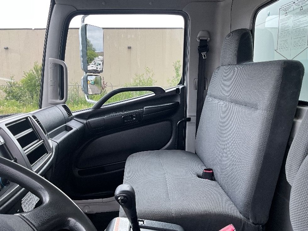 Medium Duty Box Truck-Light and Medium Duty Trucks-Hino-2020-268-Ottawa-ON-296,787\n\t\tkm-$ 67,000 - Image 19