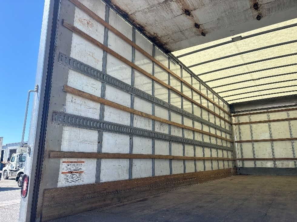 Medium Duty Box Truck-Light and Medium Duty Trucks-Hino-2020-268-Ottawa-ON-303,148\n\t\tkm-$ 65,000 - Image 11