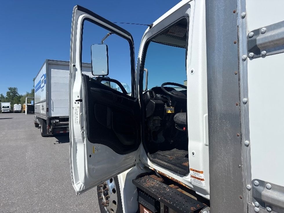 Medium Duty Box Truck-Light and Medium Duty Trucks-Hino-2020-268-Ottawa-ON-303,148\n\t\tkm-$ 65,000 - Image 16