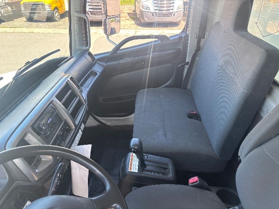 Medium Duty Box Truck-Light and Medium Duty Trucks-Hino-2020-268-Ottawa-ON-303,148\n\t\tkm-$ 65,000 - Image 19