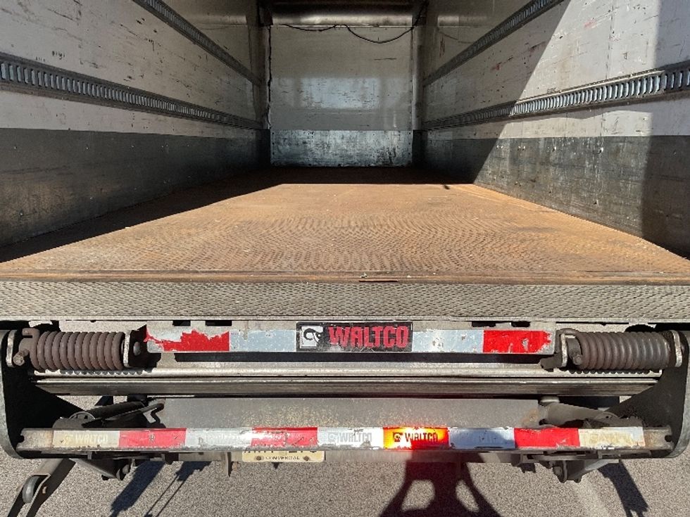Medium Duty Box Truck-Light and Medium Duty Trucks-Hino-2020-268-Pennsauken-NJ-268,184\n\t\tmiles-$ 35,750 - Image 10