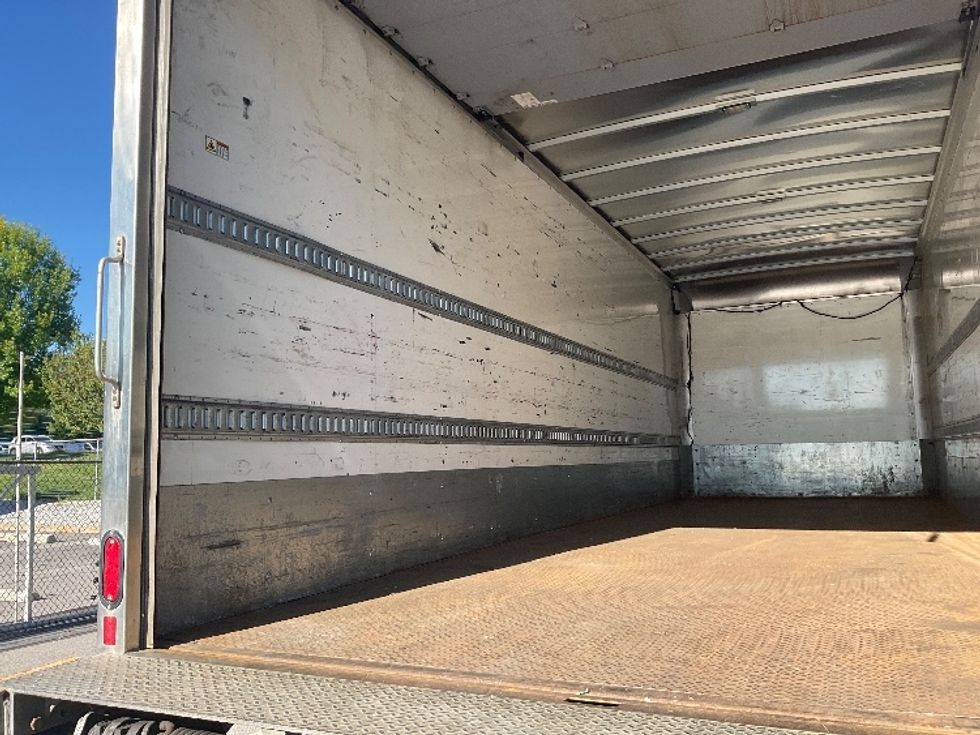 Medium Duty Box Truck-Light and Medium Duty Trucks-Hino-2020-268-Pennsauken-NJ-268,184\n\t\tmiles-$ 35,750 - Image 11