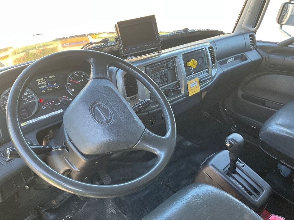 Medium Duty Box Truck-Light and Medium Duty Trucks-Hino-2020-268-Pennsauken-NJ-268,184\n\t\tmiles-$ 35,750 - Image 17