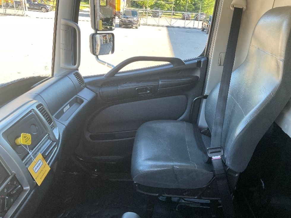 Medium Duty Box Truck-Light and Medium Duty Trucks-Hino-2020-268-Pennsauken-NJ-268,184\n\t\tmiles-$ 35,750 - Image 19
