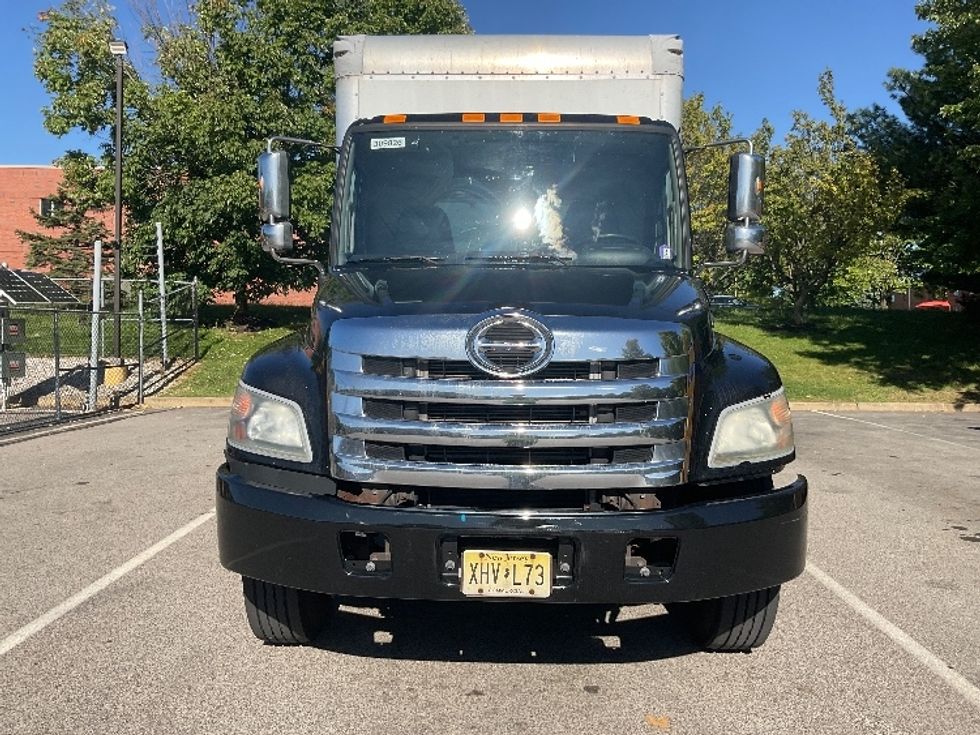 Medium Duty Box Truck-Light and Medium Duty Trucks-Hino-2020-268-Pennsauken-NJ-268,184\n\t\tmiles-$ 35,750 - Image 2