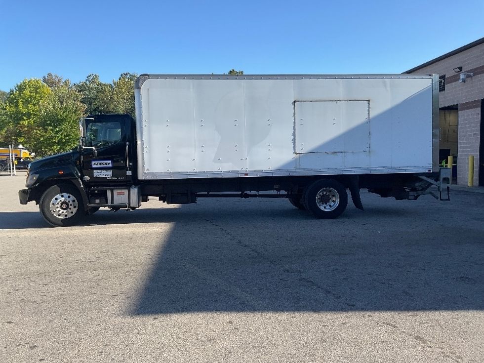 Medium Duty Box Truck-Light and Medium Duty Trucks-Hino-2020-268-Pennsauken-NJ-268,184\n\t\tmiles-$ 35,750 - Image 4