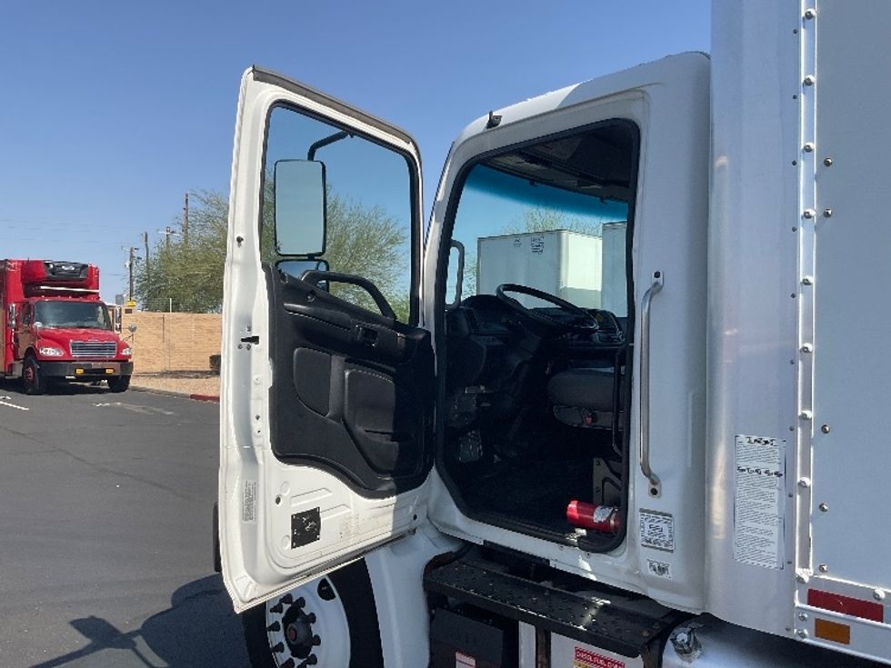 Medium Duty Box Truck-Light and Medium Duty Trucks-Hino-2020-268-Phoenix-AZ-130,944\n\t\tmiles-$ 60,000 - Image 16