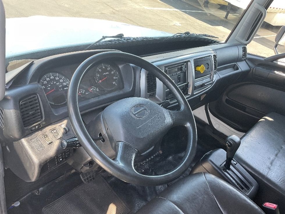 Medium Duty Box Truck-Light and Medium Duty Trucks-Hino-2020-268-Phoenix-AZ-130,944\n\t\tmiles-$ 60,000 - Image 17