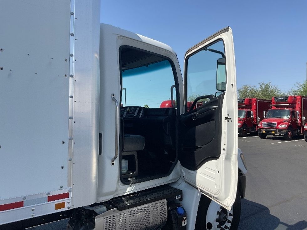 Medium Duty Box Truck-Light and Medium Duty Trucks-Hino-2020-268-Phoenix-AZ-130,944\n\t\tmiles-$ 60,000 - Image 20