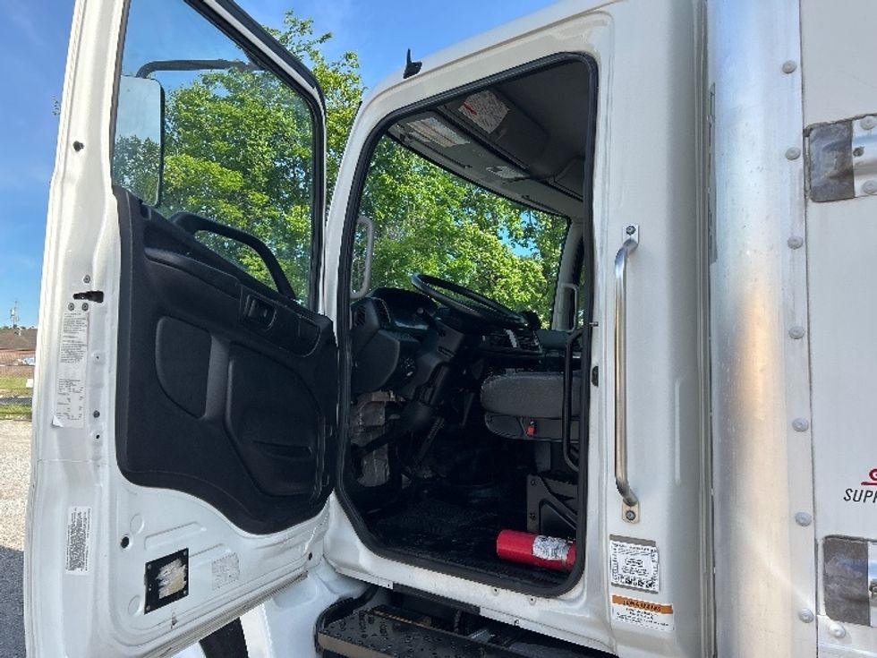 Medium Duty Box Truck-Light and Medium Duty Trucks-Hino-2020-268-Poplar Bluff-MO-184,380\n\t\tmiles-$ 53,500 - Image 15