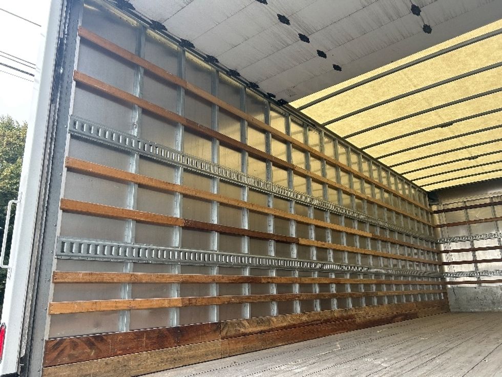 Medium Duty Box Truck-Light and Medium Duty Trucks-Hino-2020-268-Portland-OR-134,453\n\t\tmiles-$ 61,500 - Image 11