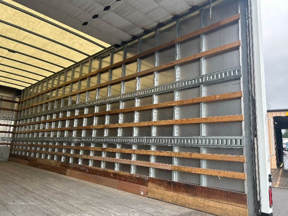 Medium Duty Box Truck-Light and Medium Duty Trucks-Hino-2020-268-Portland-OR-134,453\n\t\tmiles-$ 61,500 - Image 12