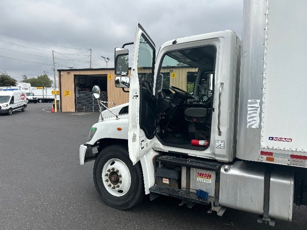 Medium Duty Box Truck-Light and Medium Duty Trucks-Hino-2020-268-Portland-OR-134,453\n\t\tmiles-$ 61,500 - Image 16