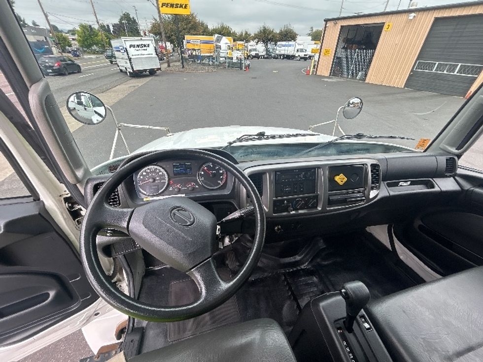 Medium Duty Box Truck-Light and Medium Duty Trucks-Hino-2020-268-Portland-OR-134,453\n\t\tmiles-$ 61,500 - Image 18