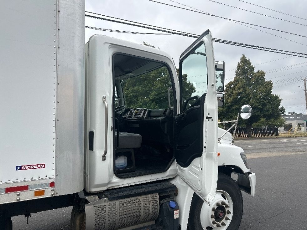 Medium Duty Box Truck-Light and Medium Duty Trucks-Hino-2020-268-Portland-OR-134,453\n\t\tmiles-$ 61,500 - Image 20