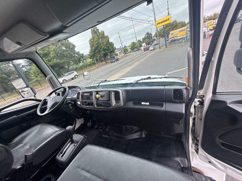 Medium Duty Box Truck-Light and Medium Duty Trucks-Hino-2020-268-Portland-OR-134,453\n\t\tmiles-$ 61,500 - Image 21