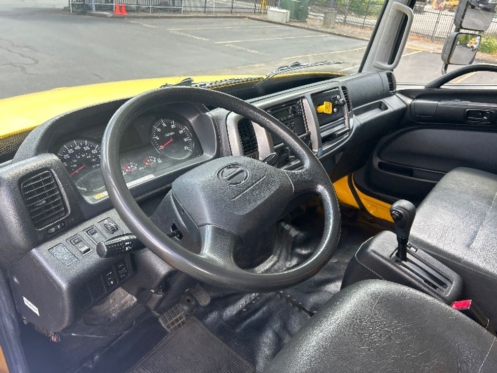 Medium Duty Box Truck-Light and Medium Duty Trucks-Hino-2020-268-Portland-OR-147,331\n\t\tmiles-$ 58,000 - Image 17