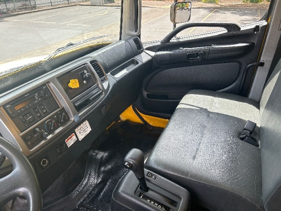 Medium Duty Box Truck-Light and Medium Duty Trucks-Hino-2020-268-Portland-OR-147,331\n\t\tmiles-$ 58,000 - Image 19
