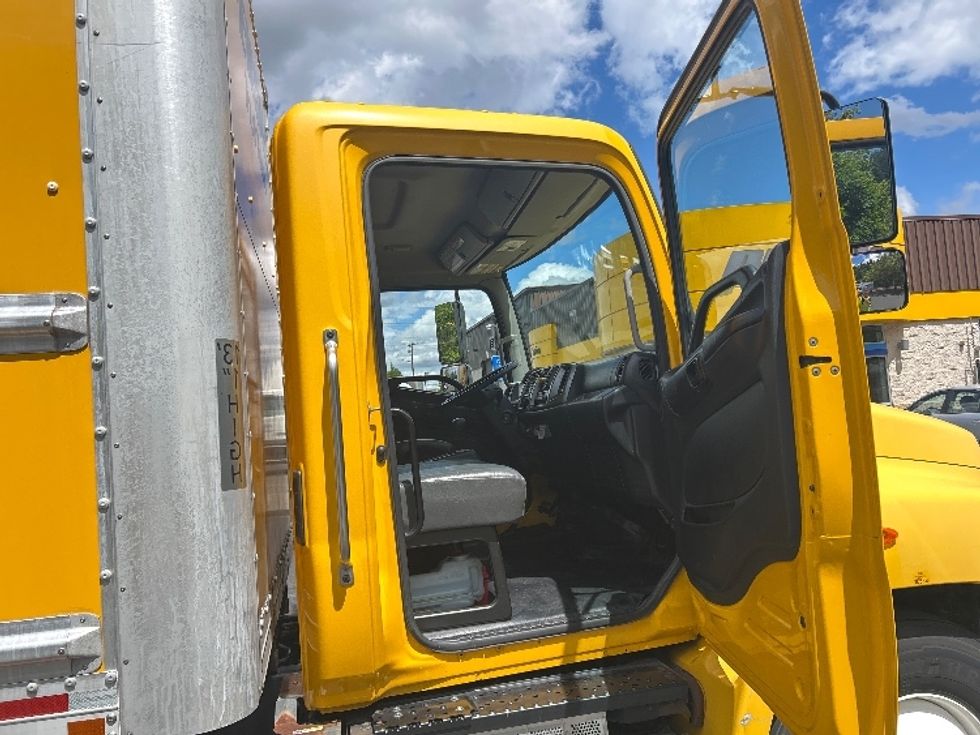 Medium Duty Box Truck-Light and Medium Duty Trucks-Hino-2020-268-Portland-OR-147,331\n\t\tmiles-$ 58,000 - Image 20
