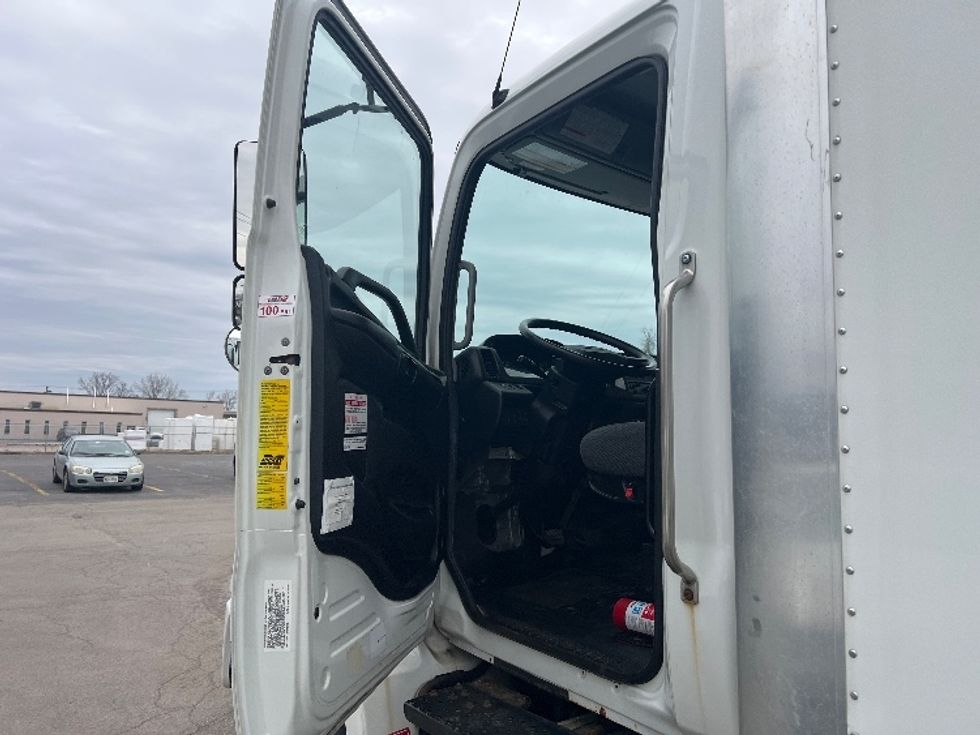 Medium Duty Box Truck-Light and Medium Duty Trucks-Hino-2020-268-Rochester-NY-101,506\n\t\tmiles-$ 51,750 - Image 16