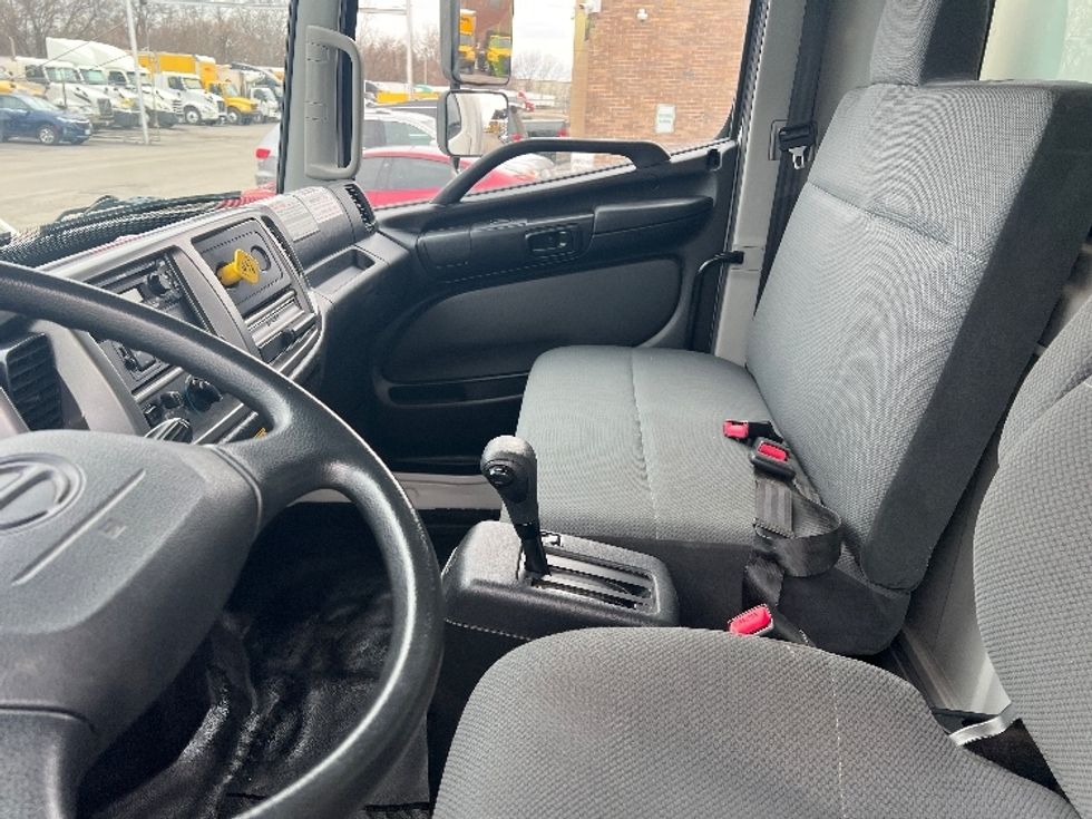 Medium Duty Box Truck-Light and Medium Duty Trucks-Hino-2020-268-Rochester-NY-101,506\n\t\tmiles-$ 51,750 - Image 19