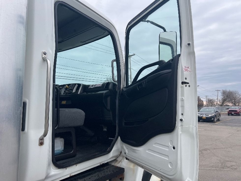 Medium Duty Box Truck-Light and Medium Duty Trucks-Hino-2020-268-Rochester-NY-101,506\n\t\tmiles-$ 51,750 - Image 20