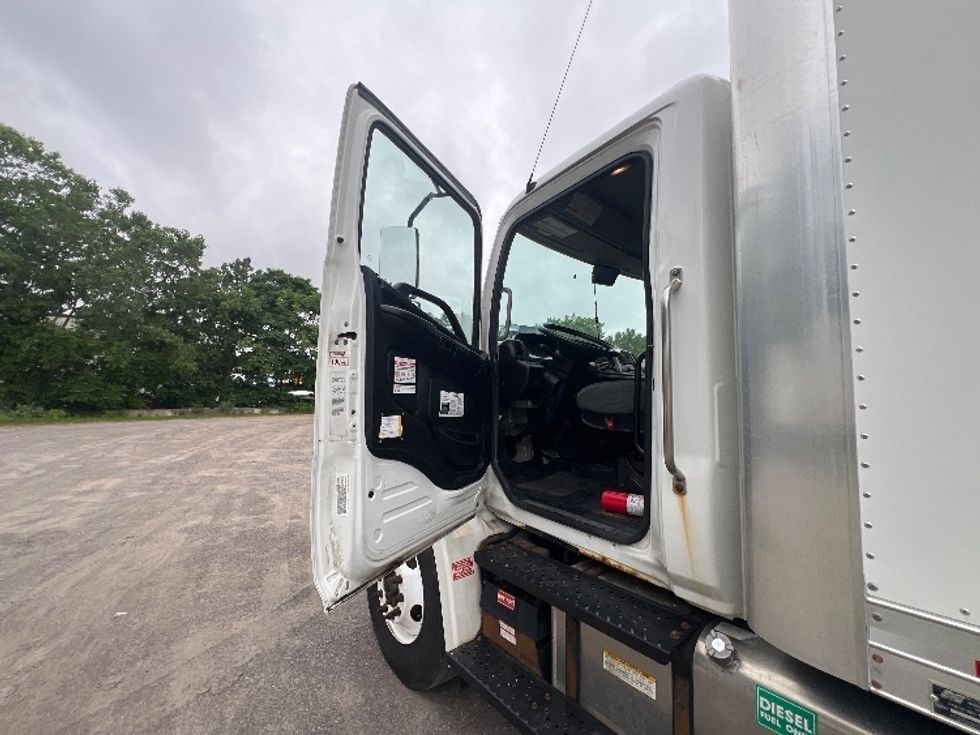 Medium Duty Box Truck-Light and Medium Duty Trucks-Hino-2020-268-Rochester-NY-135,485\n\t\tmiles-$ 50,000 - Image 16
