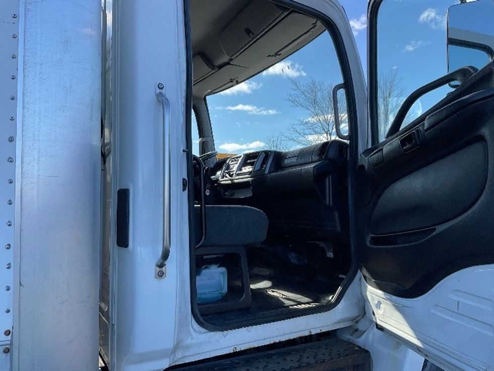 Medium Duty Box Truck-Light and Medium Duty Trucks-Hino-2020-268-Rochester-NY-164,686\n\t\tmiles-$ 53,000 - Image 20