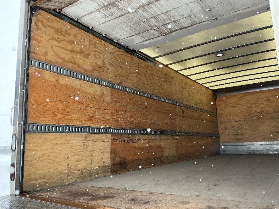 Medium Duty Box Truck-Light and Medium Duty Trucks-Hino-2020-268-Rocky View County-AB-179,186\n\t\tkm-$ 74,750 - Image 11