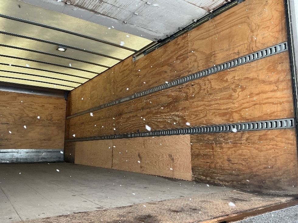 Medium Duty Box Truck-Light and Medium Duty Trucks-Hino-2020-268-Rocky View County-AB-179,186\n\t\tkm-$ 74,750 - Image 12