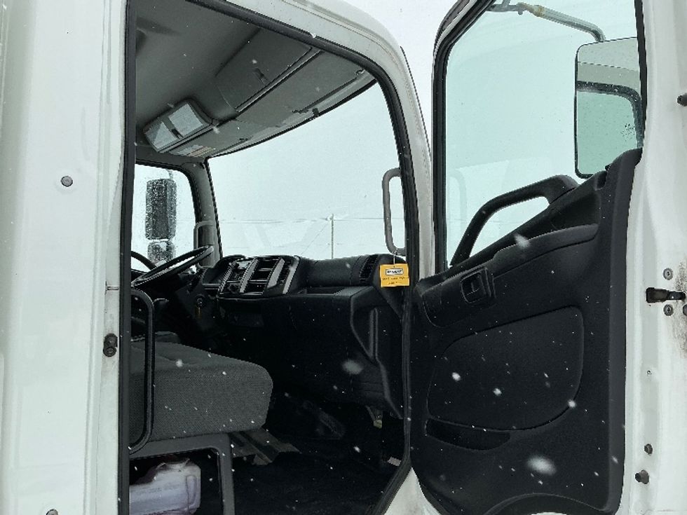Medium Duty Box Truck-Light and Medium Duty Trucks-Hino-2020-268-Rocky View County-AB-179,186\n\t\tkm-$ 74,750 - Image 20